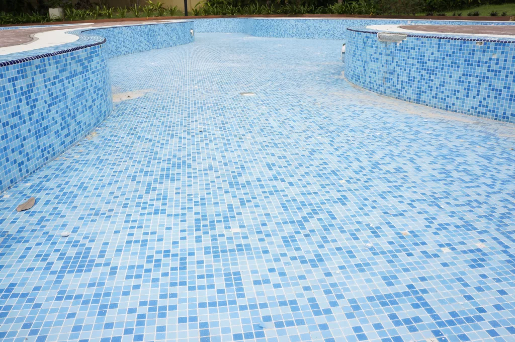 How much does it cost to resurface a pool?